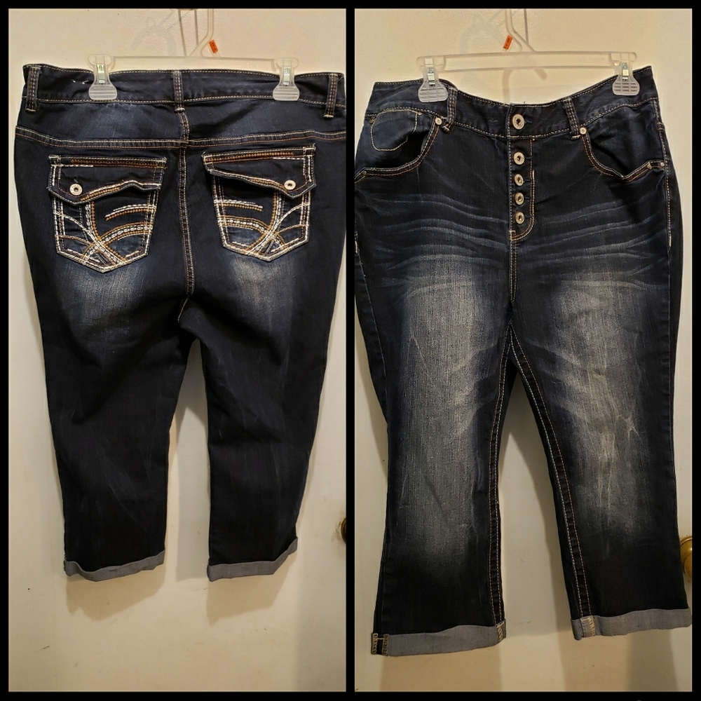 Rue 21 Dark wash stretch distressed whiskers Capri